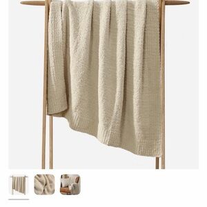 NWT SUNDAY CITIZEN SNUG LAP THROW